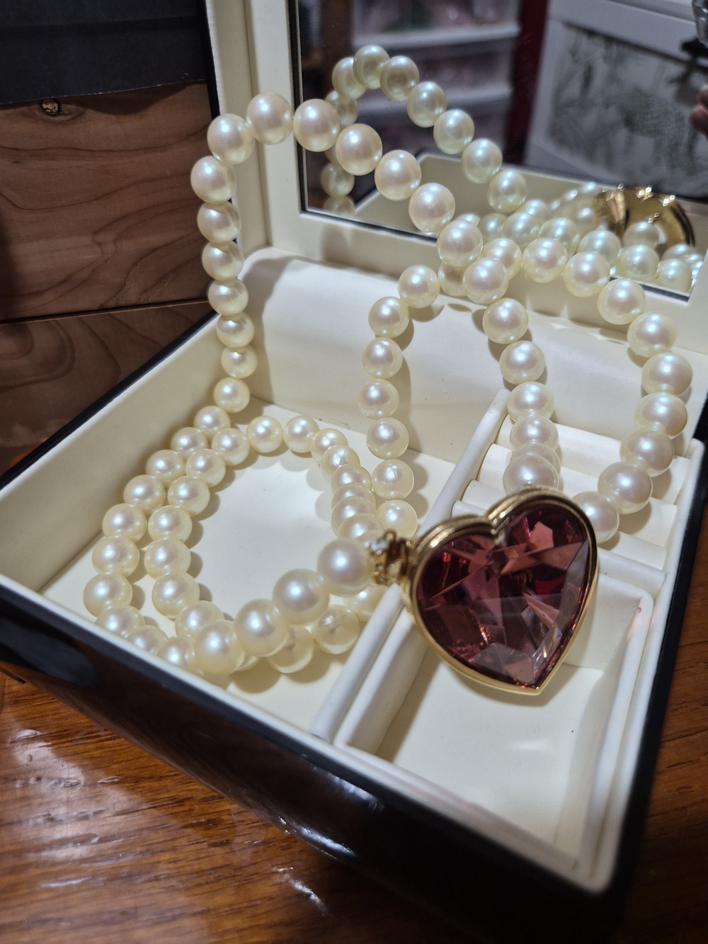GORGEOUS!! Richelieu Pearl Necklace with Pink Heart Crystal Pendant